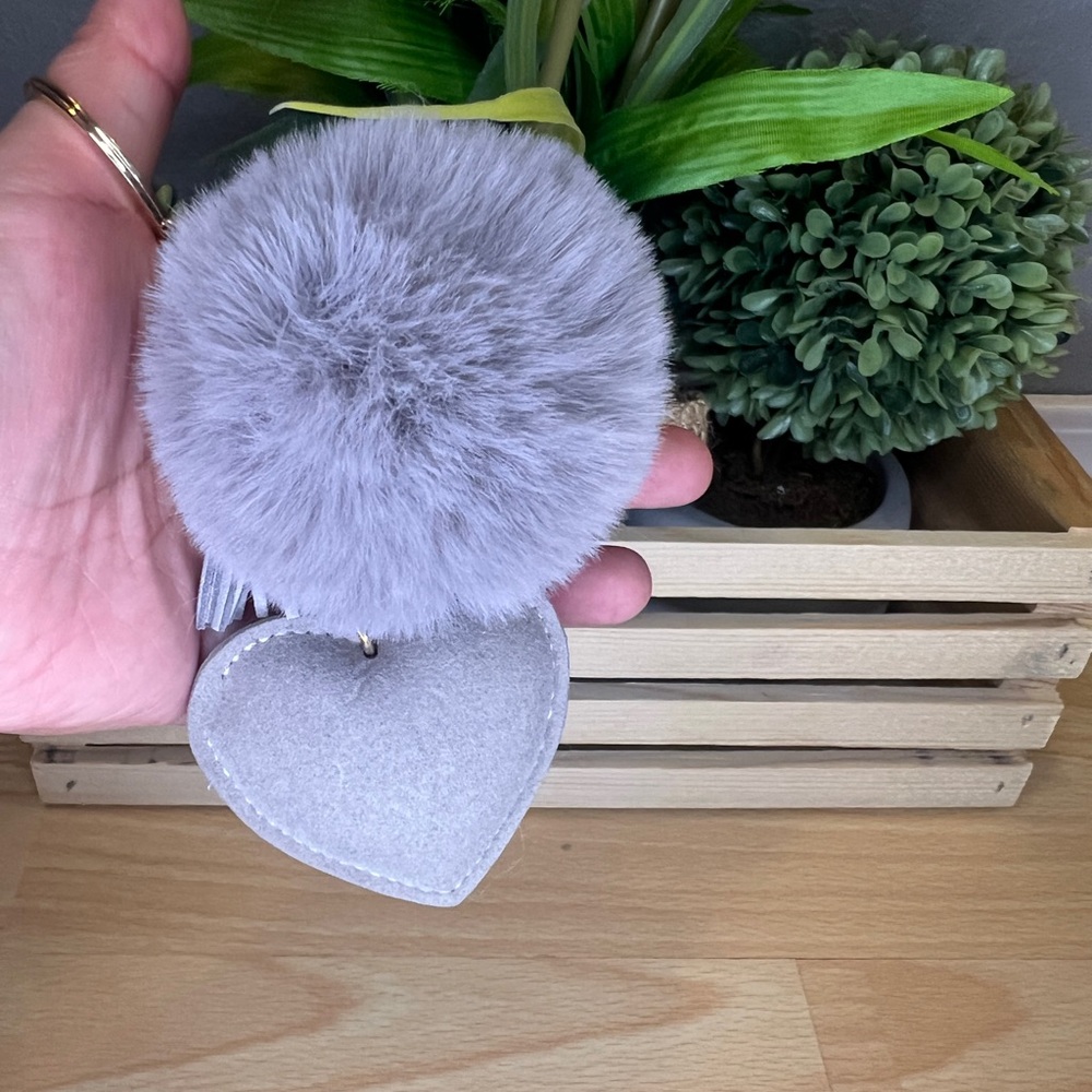 Gray Heart Pom Pom keychain/bag charm - Picture 3 of 4